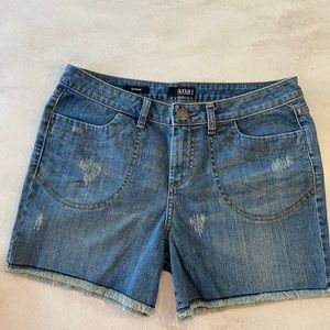 Women’s a.n.a boyfriend shorts.